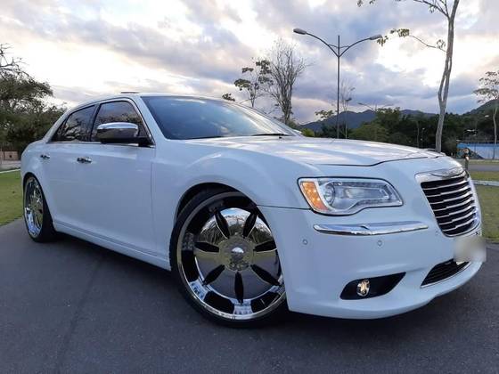 CHRYSLER 300 C 3.6 V6 GASOLINA AUTOMÁTICO CHRYSLER 300 C 3.6 V6 GASOLINA AUTOMÁTICO